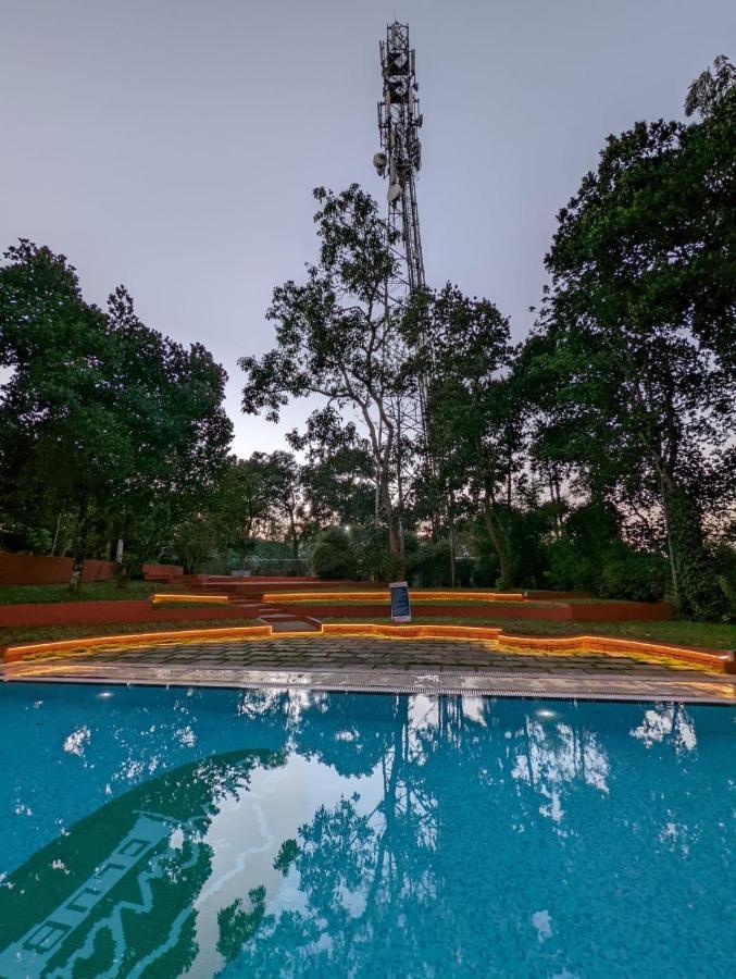 Готель The Wayanad Club Султан-Батері Екстер'єр фото